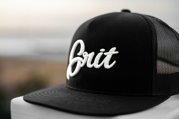 VINTAGE - White/Black Mesh Snapback